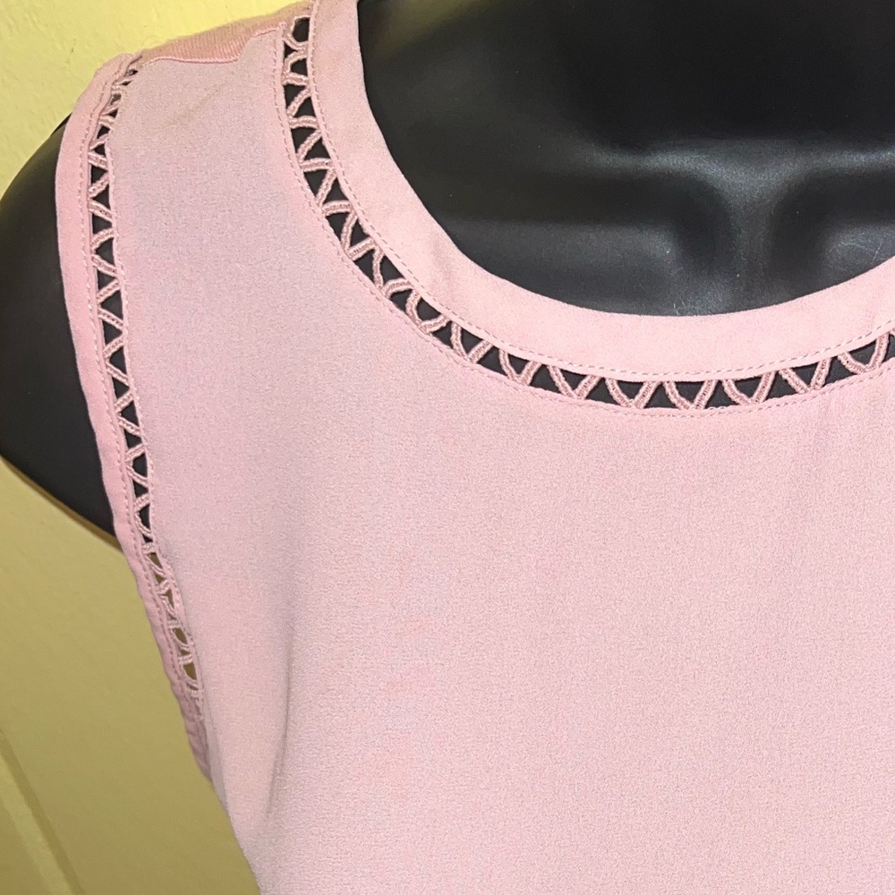 ⭐️LOFT Light Pink Sleeveless Tank Top Cut Out Neckline Design Size L - Picture 5 of 14
